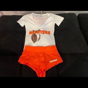 HOOTER GIRL uniform